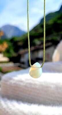 Briolette di Opalite sul filo di seta