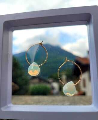 Orecchini a cerchio con goccia di Opalite