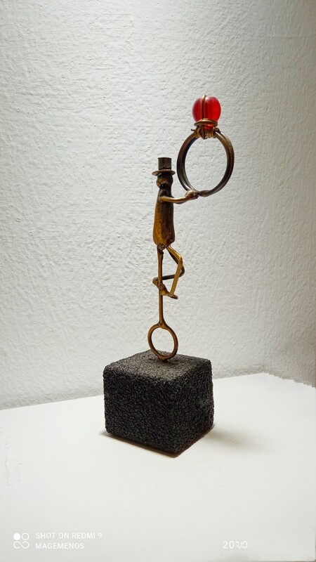 Sculpture bronze &quot;I do&quot;