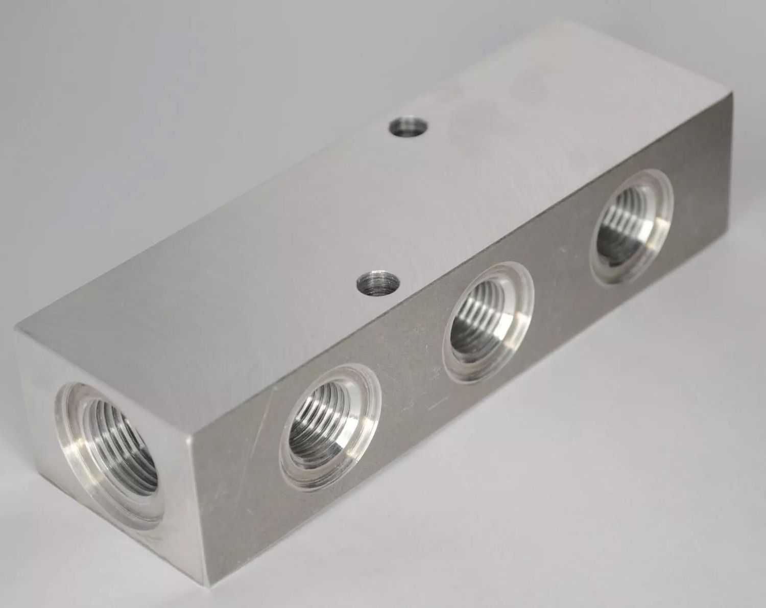 Verteilerleiste Sammlerleiste Verteiler für Hydraulik und Pneumatik 2x M18x1,5 6x M14x1,5