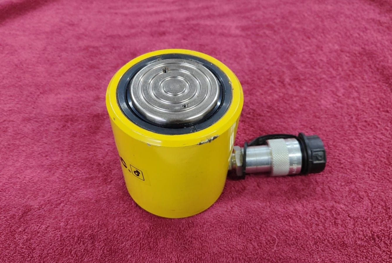 ENERPAC RCS302 Kurzhubzylinder einfachwirkend 700 bar 30 ton