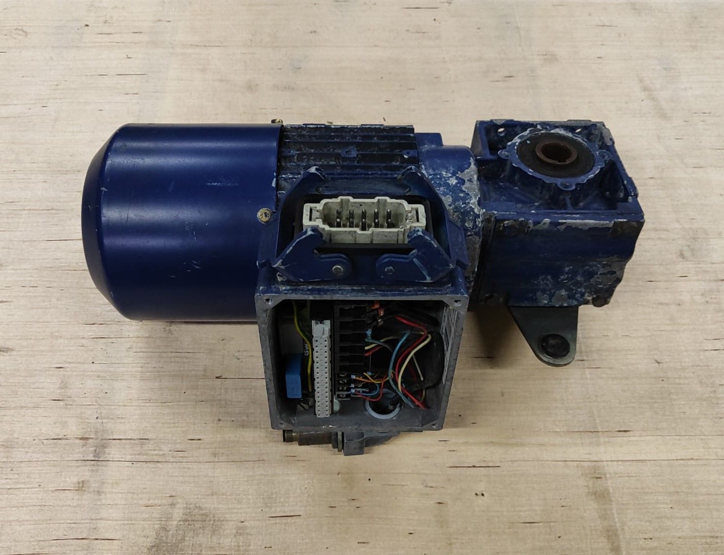 SEW Getriebemotor ohne Antriebsumrichter WA20/TDT71D4/BMG/MM03/ASA3 mit Stopfunktion