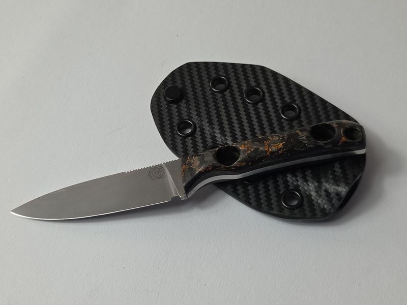 PiedPiper- Neck Knife Sandvik 14C28N - Carbon Copper - Griffschalen