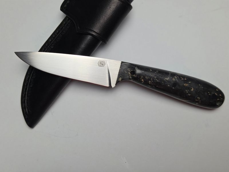 Handgefertigtes Jagdmesser - SANDVIK 14C28N, Stabilisierte Maserbirke, Flachschliff