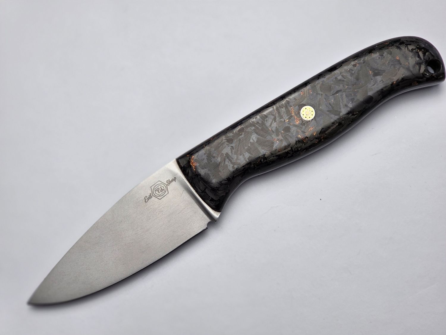 Handgefertigtes EDC-Messer - SB1-NIOLOX, Shredded Carbon Copper, Flachschliff