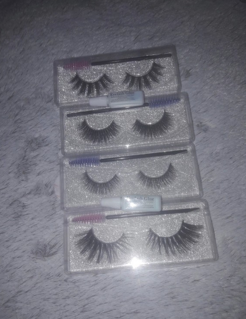 Paire de faux cils goupillon et colle