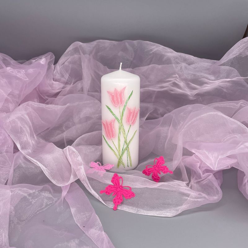 Kerze mit rosa Tulpen