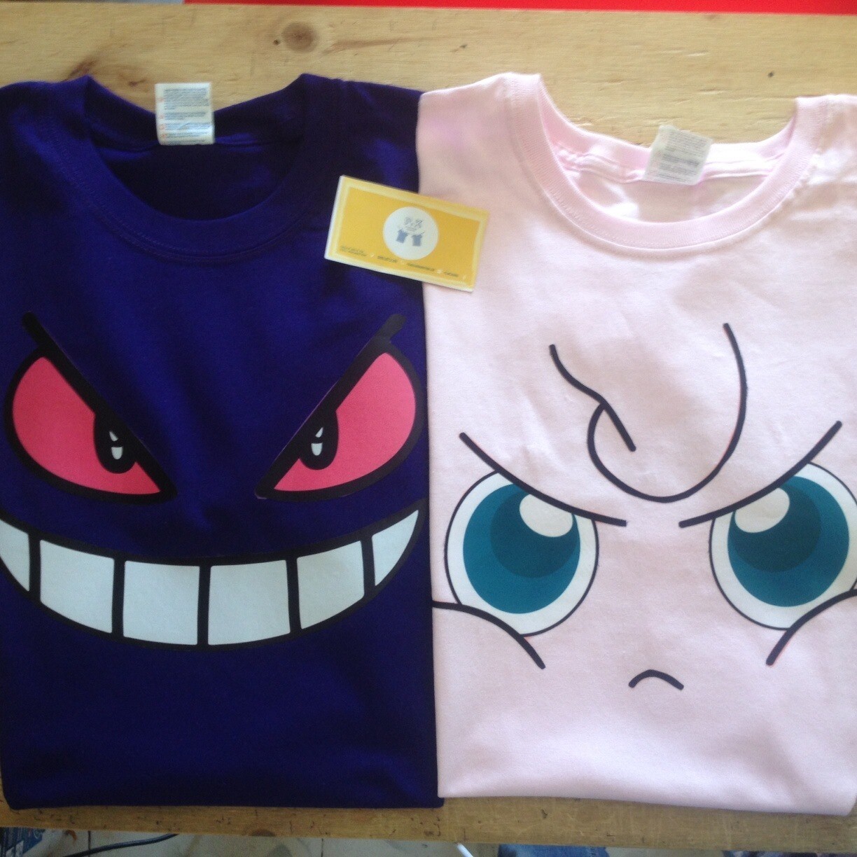 Playera de algodón 100%  de color personalizada con parche sublimable