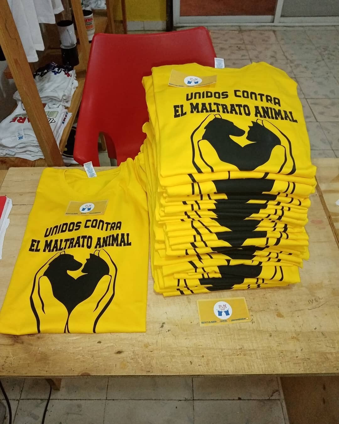 Playera de algodón 100% de color personalizada con  DTF o corte de vinil a un color