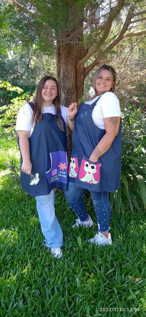 JUMPER DE JEANS CON RANAS  EN LOS BOLSILLOS
