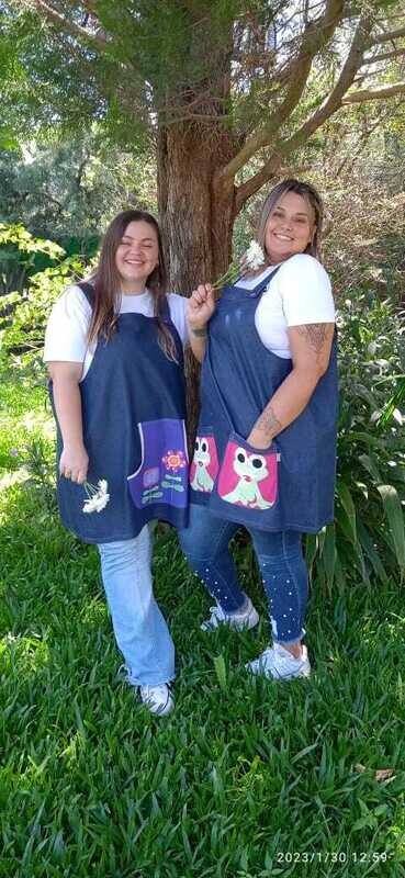 JUMPER DE JEANS CON RANAS  EN LOS BOLSILLOS