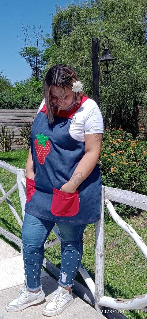 JUMPER  DE JEANS CON FRUTILLA