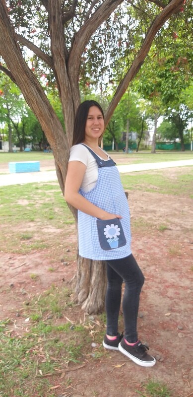 JUMPER CUADRILLÉ CELESTE CON FLOR