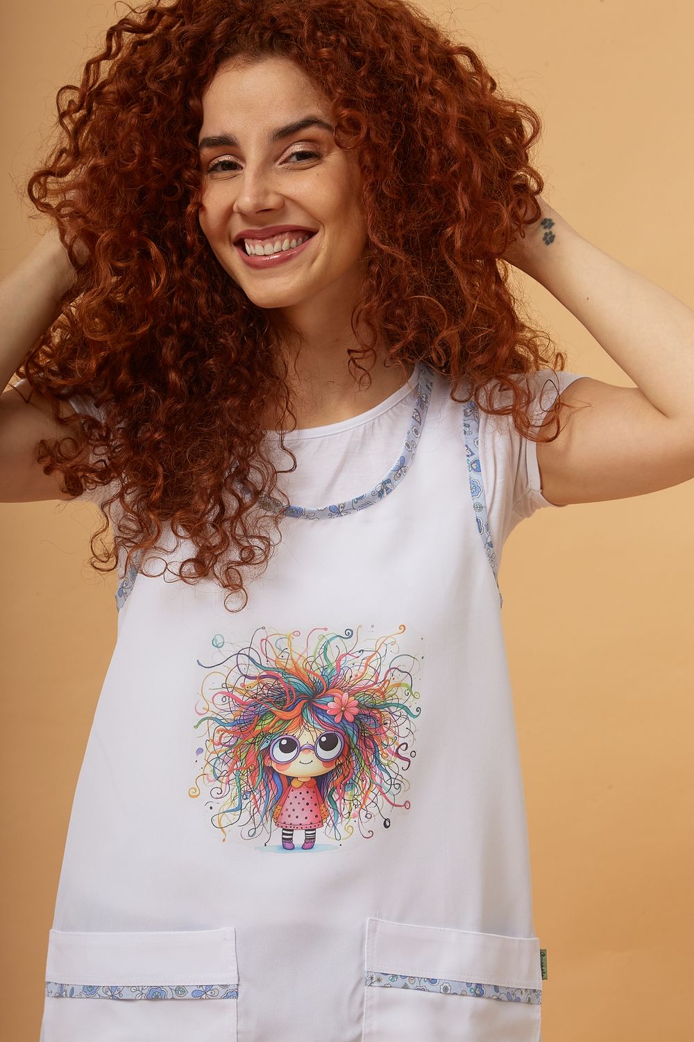 ABRAZO BLANCO, con nenita despeinada.