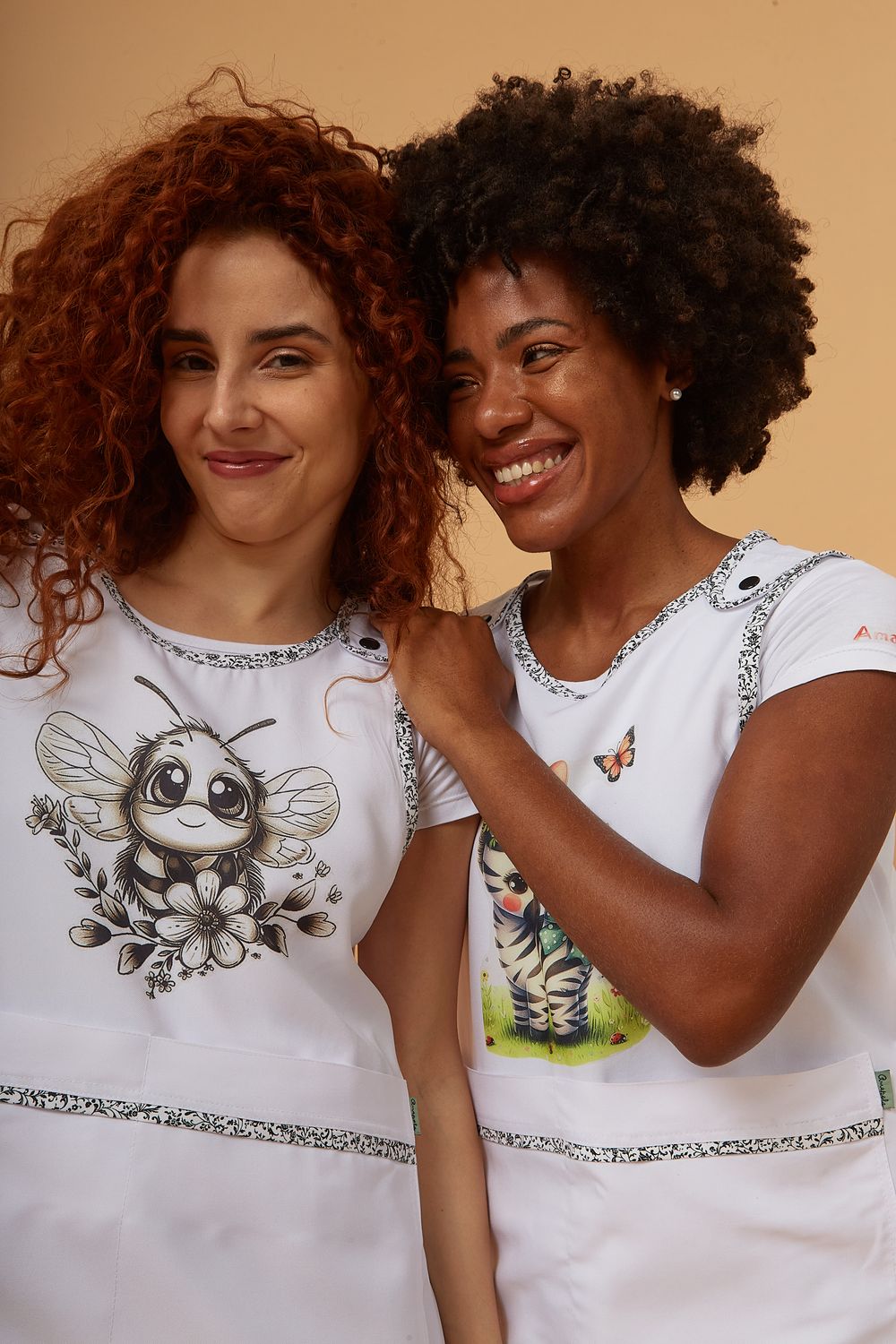 AGUSTINA con abeja
