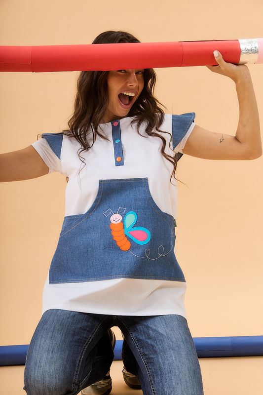 CAMILA BLANCO CON JEANS con mariposa