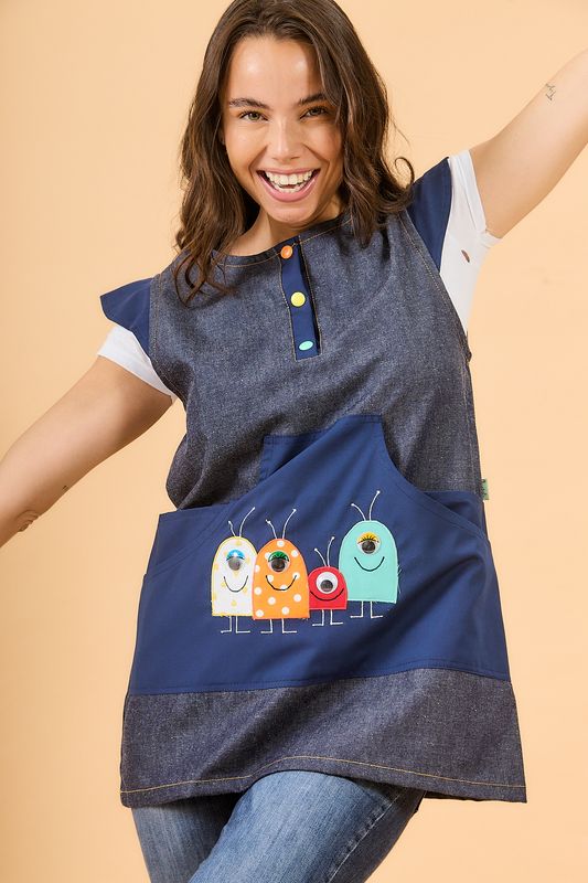 CAMILA DE JEANS con detalles azules con MONIGOTES