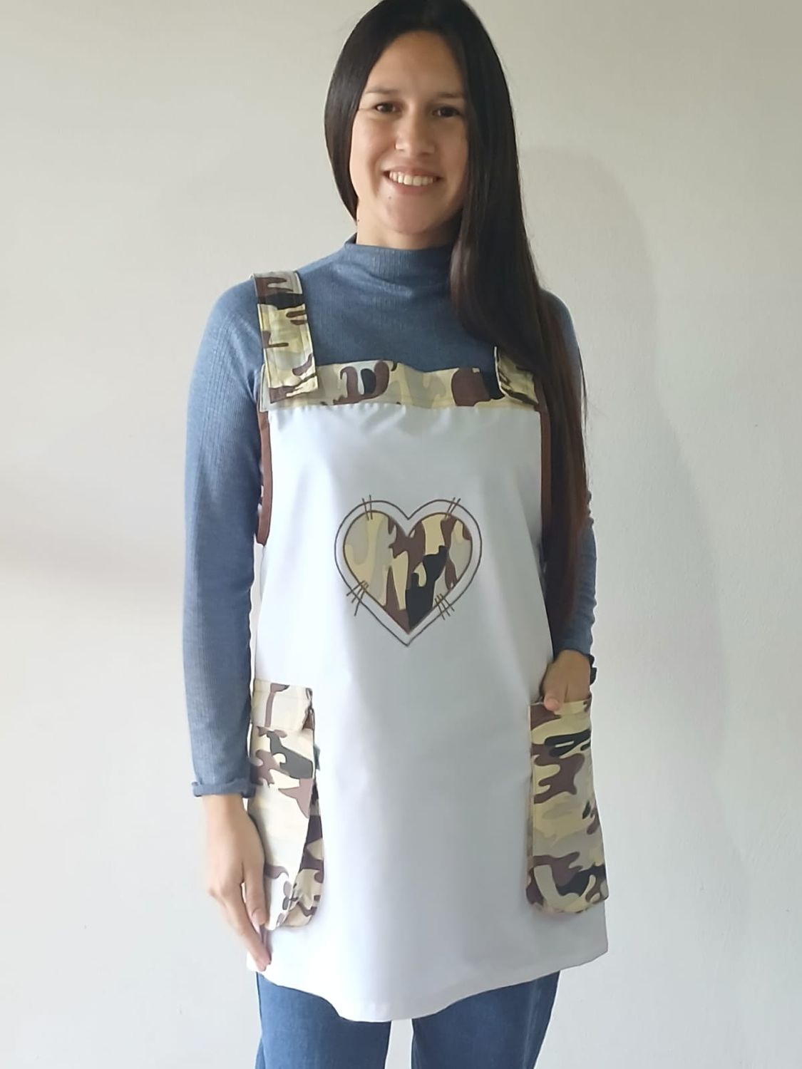 JUMPER INTELIGENTE CAMUFLADO ( TONOS TIERRA) blanco con CORAZÓN JUMPER INTELIGENTE CAMUFLADO ( TONOS TIERRA) blanco con CORAZÓN