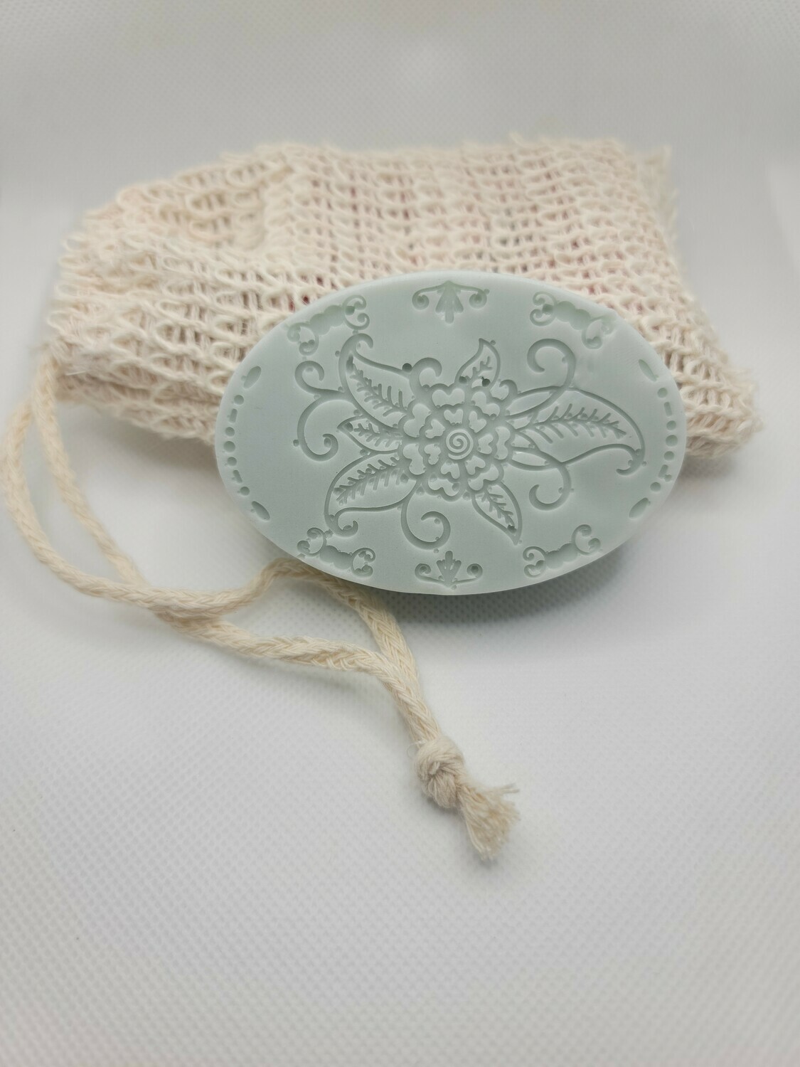 Eucalyptus and Lemon Soap w/ Ramie Natural Soap Bag