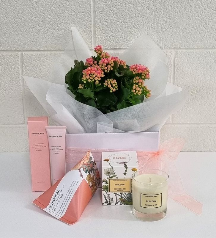 Pretty In Bloom Gift box