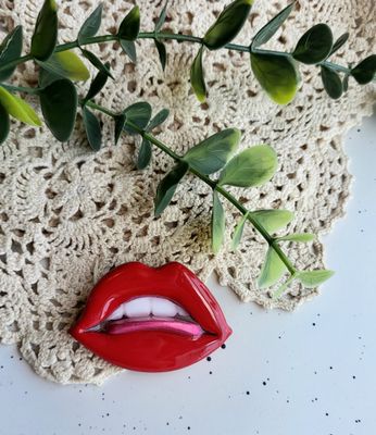 Kiss Me Pin