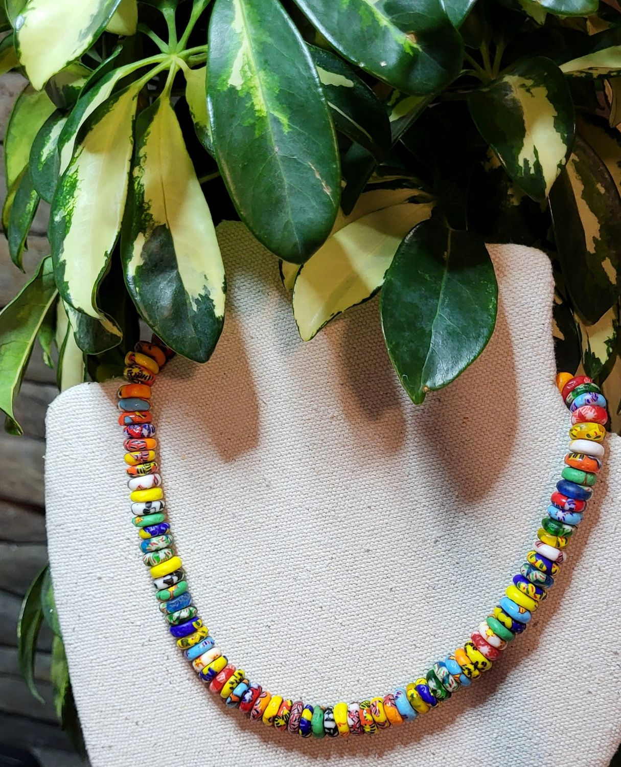 Recycled glass choker