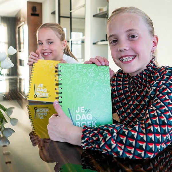 JEgeDAGteBOEKje -  Geel