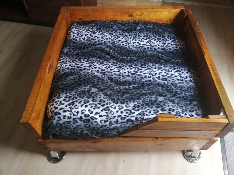 Dog Bed. ENYI (Friend)