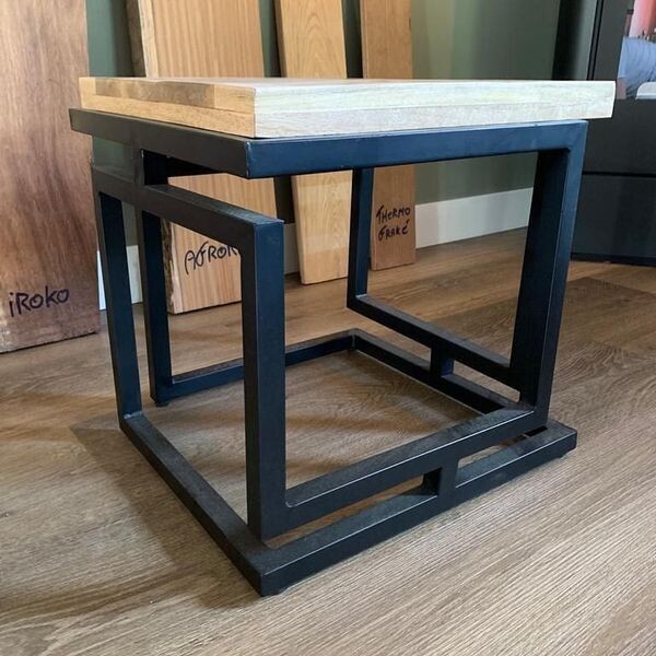 Bijzettafel mangohout / zwart staal