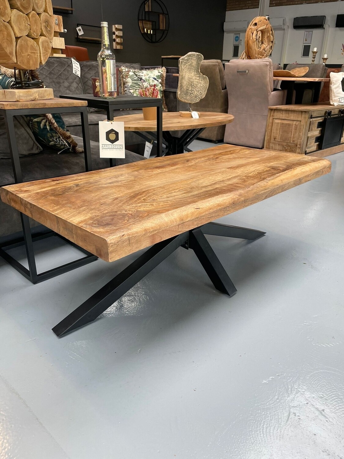 Salontafel mangohout boomstamrand 