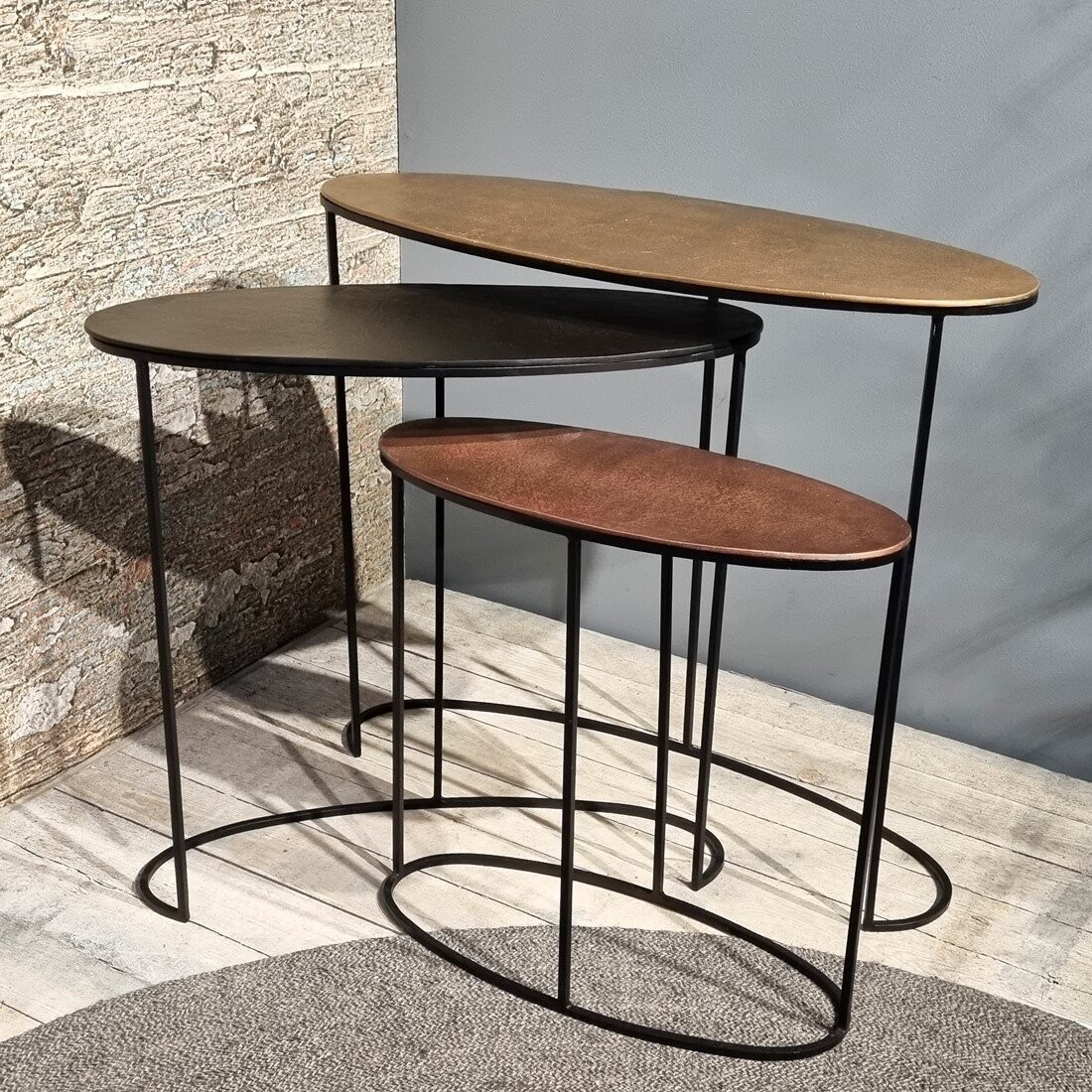 Sidetable set van 3 brons / lood / messing