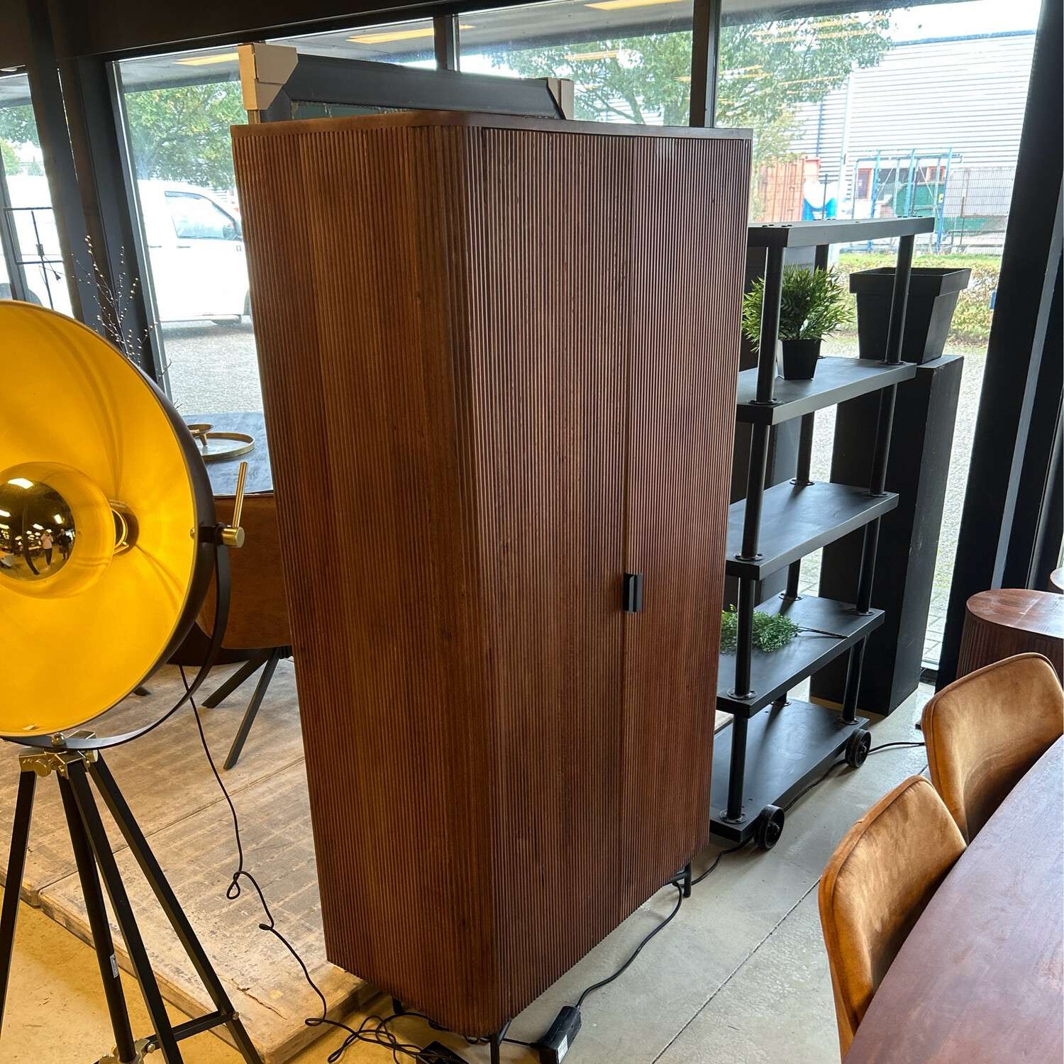 Kast Mangohout