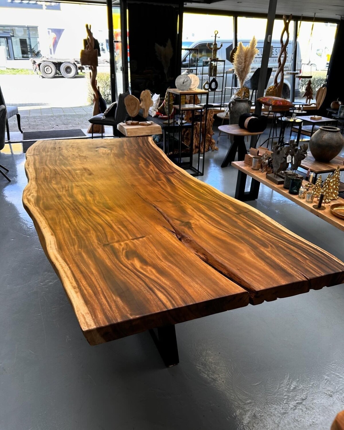 Eettafel Suarhout (gespoten) 2K lak