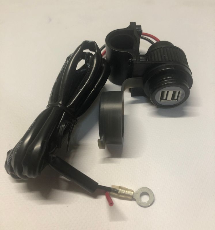 USB-Steckdose mit 2 Anschlüssen USB-Steckdose mit 2 Anschlüssen