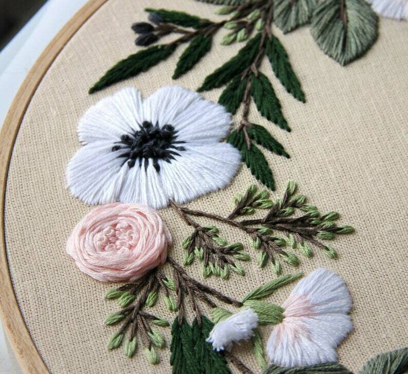 "Anemones and eucalyptus floral wreath" pdf pattern 26 cm (10") + video tutorial