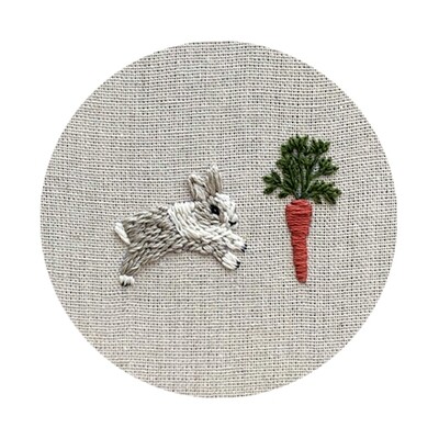 FREE "Rabbit with carrot" pdf pattern 15 cm + video tutorial