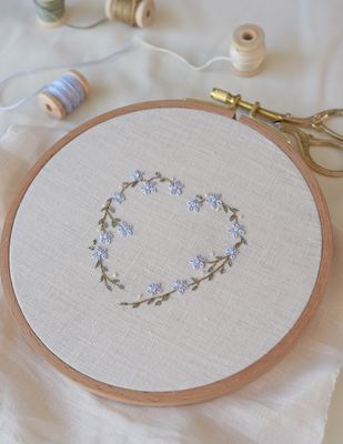 FREE embroidery pattern &quot;Flower wreath. Forget-me-nots&quot;