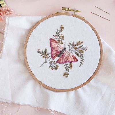 "Butterfly on a branch" embroidery pattern 15 cm + video tutorial