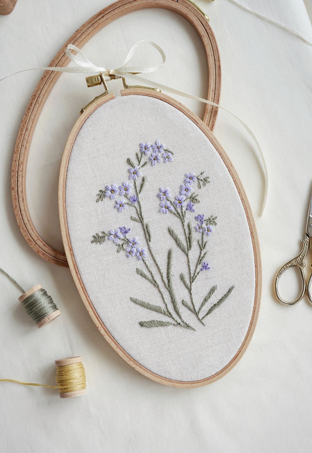 &quot;Vintage botany. Forget-me-nots&quot; embroidery pattern for oval hoop + video tutorial