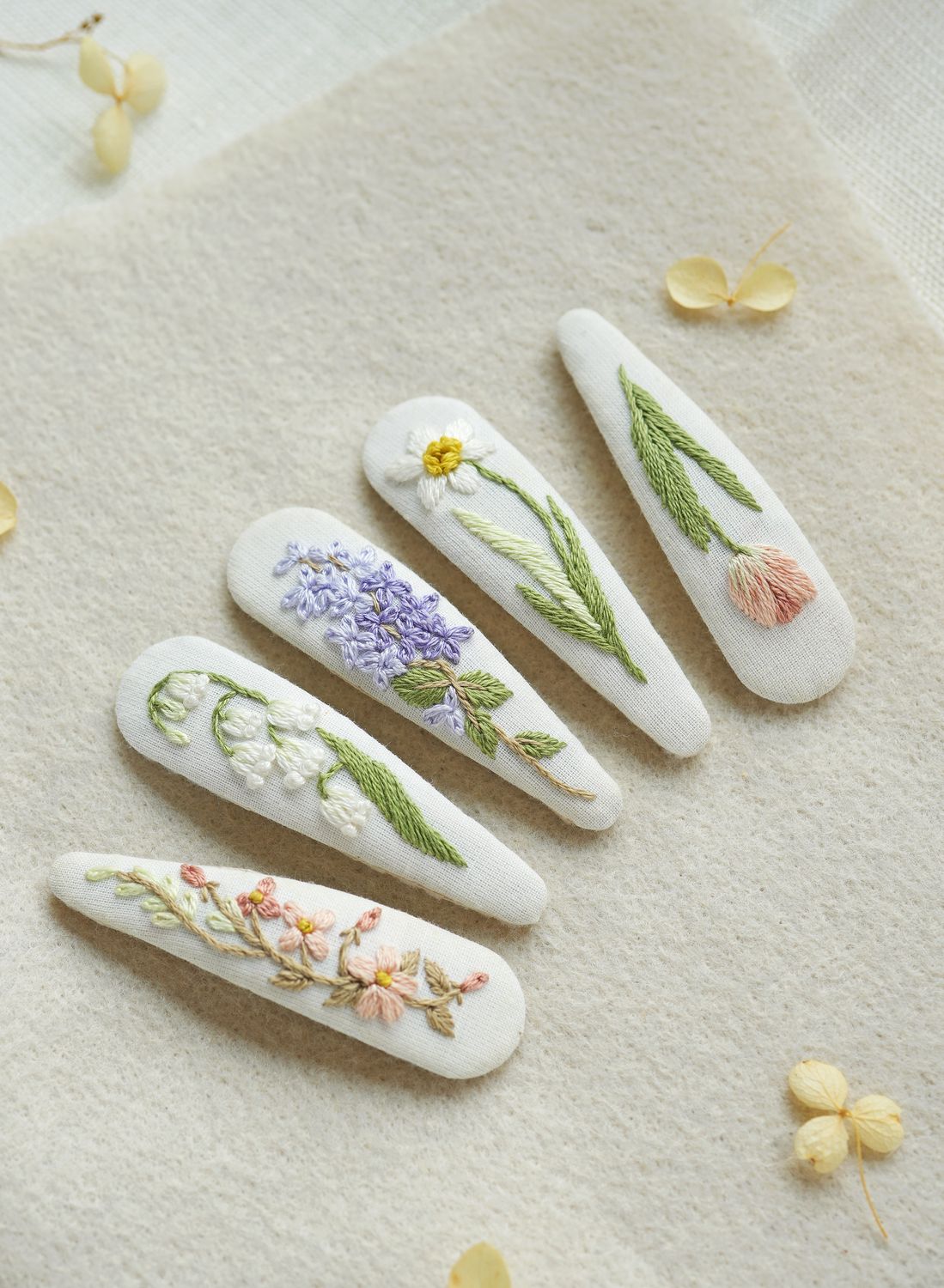 DIY tutorial - embroidered hair clips