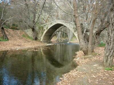 Omodos Village and Kelephos Bridge Walking Tour from Nicosia