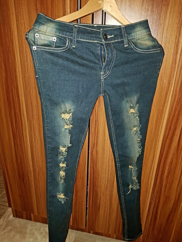 Ripped women jeans