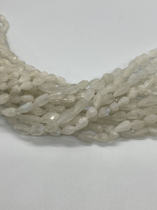 6331 Moonstone Tear 8x4mm