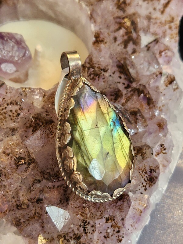 8858 labradorite pendant tibetan silver