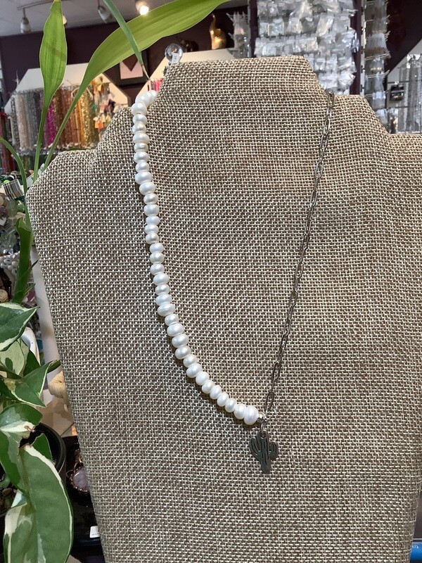 4525 Abstract Cactus Pearl/chain Necklace 17&quot;