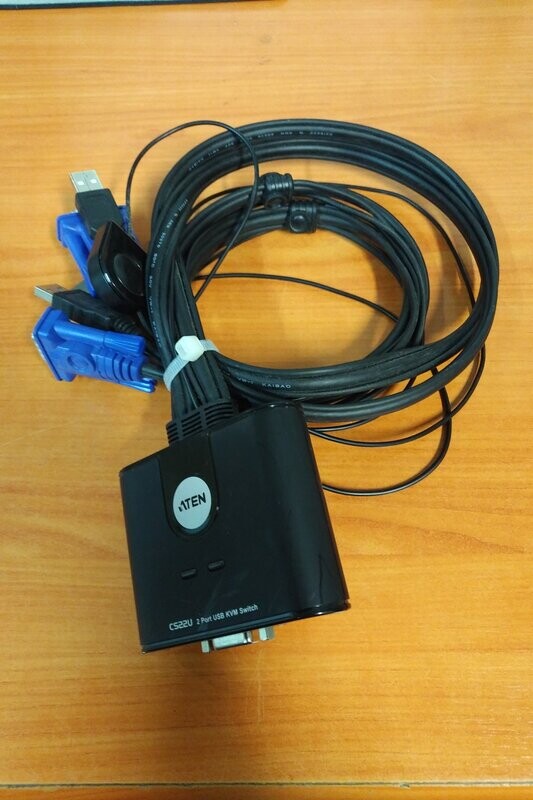 KVM Switch für 2 PCs (USB und VGA) KVM Switch für 2 PCs (USB und VGA)