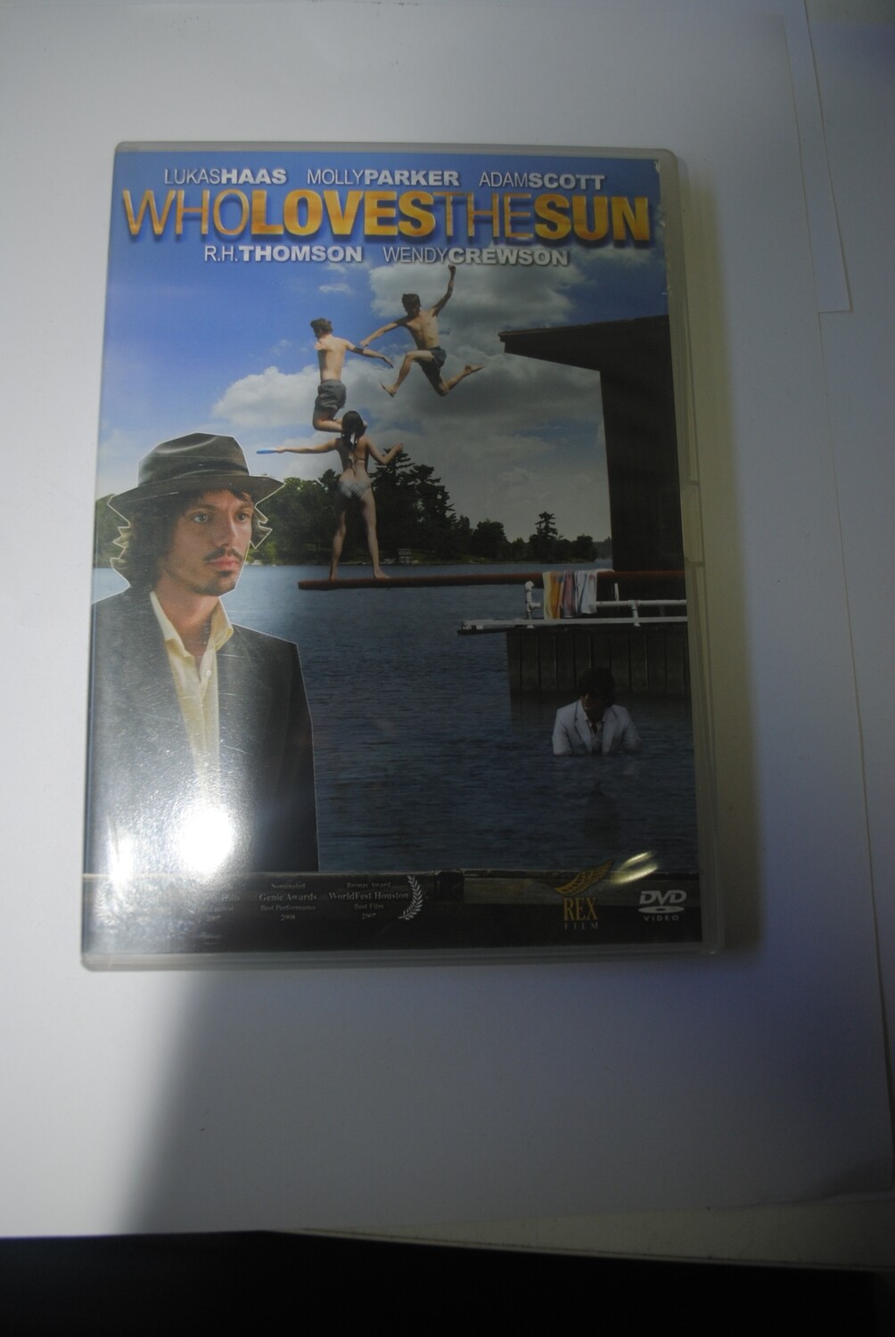 WHO LOVES THE SUN auf DVD
