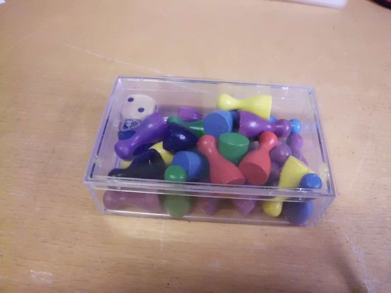 Spielfigurenset mit Würfel