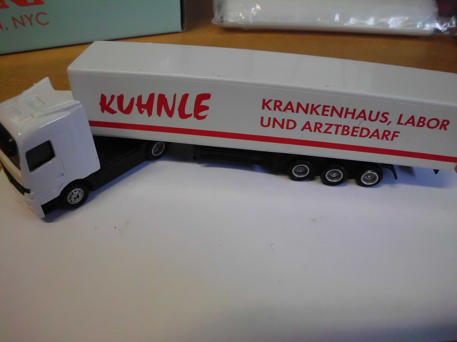Spielzeug LKW mit Anhänger