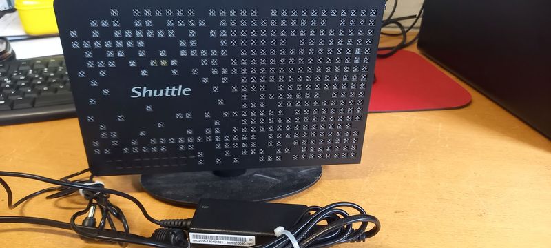 Shuttle mini PC mit Netzstecker Shuttle mini PC mit Netzstecker